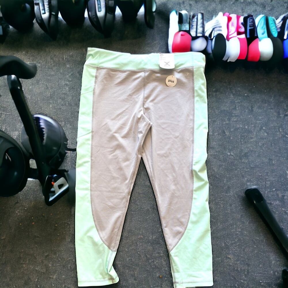 Xersion Fitted High Rise 3/4 Legging Gray White Green Quick - Dri  Size 2Xl NWT